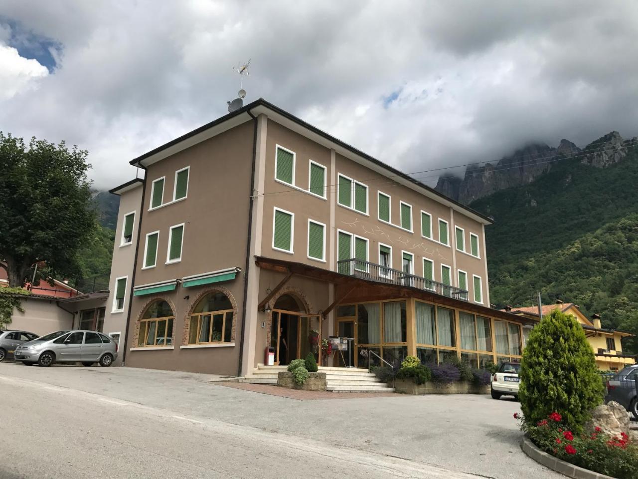Carla Failela Hotel Valli del Pasubio Exterior foto